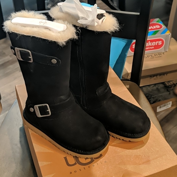 kensington ugg boots size 6